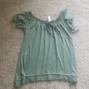 4/$25 No boundaries Green shirt